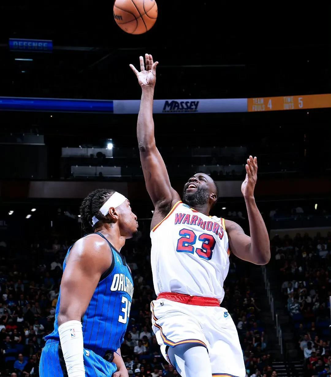 开云体育在线-阿扎伦卡意外战胜独行侠，重要助攻引爆全场！比赛高潮迭起(阿扎伦卡感情)